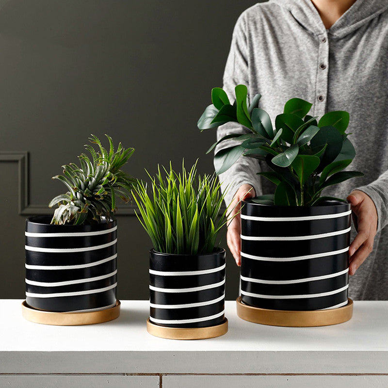 'Straight Around' ceramic flower pot with saucer